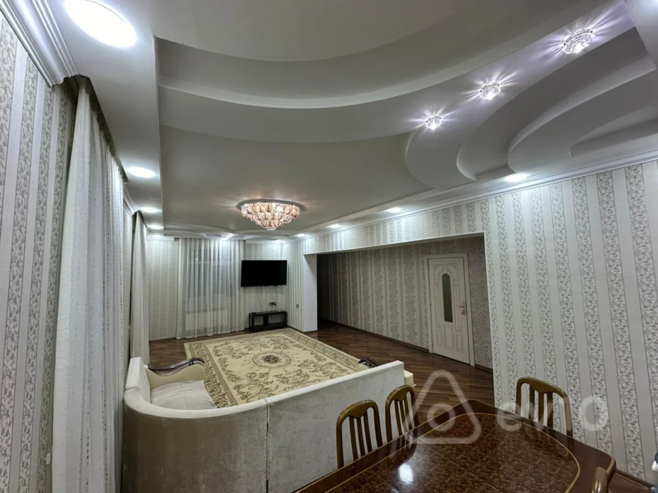 Satılır 6 otaqlı həyət evi 252 m²