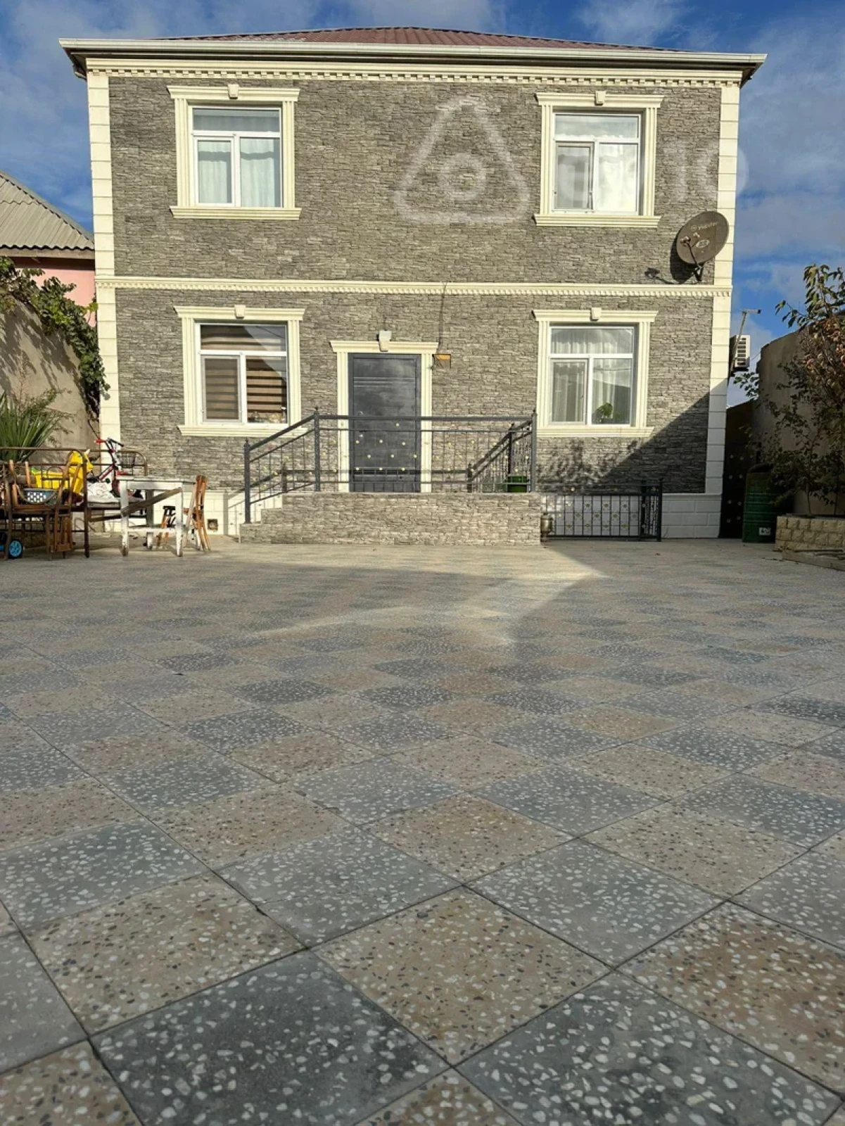 Satılır 6 otaqlı həyət evi 252 m²