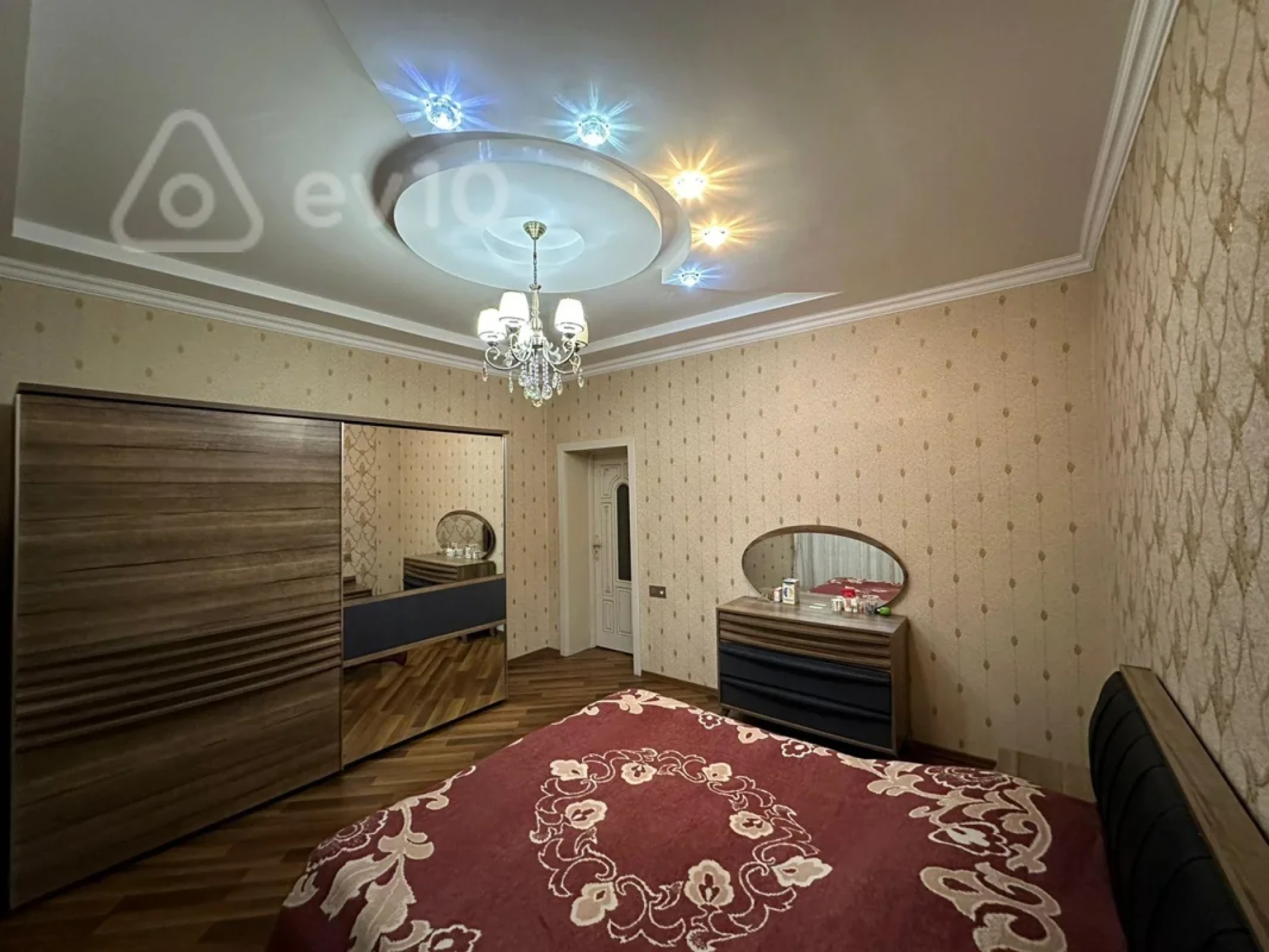 Satılır 6 otaqlı həyət evi 252 m²