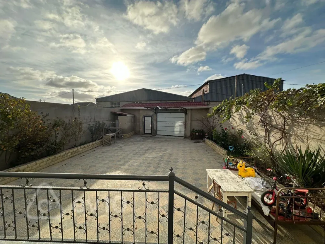 Satılır 6 otaqlı həyət evi 252 m²