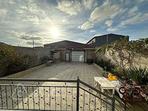 Satılır 6 otaqlı həyət evi 252 m²