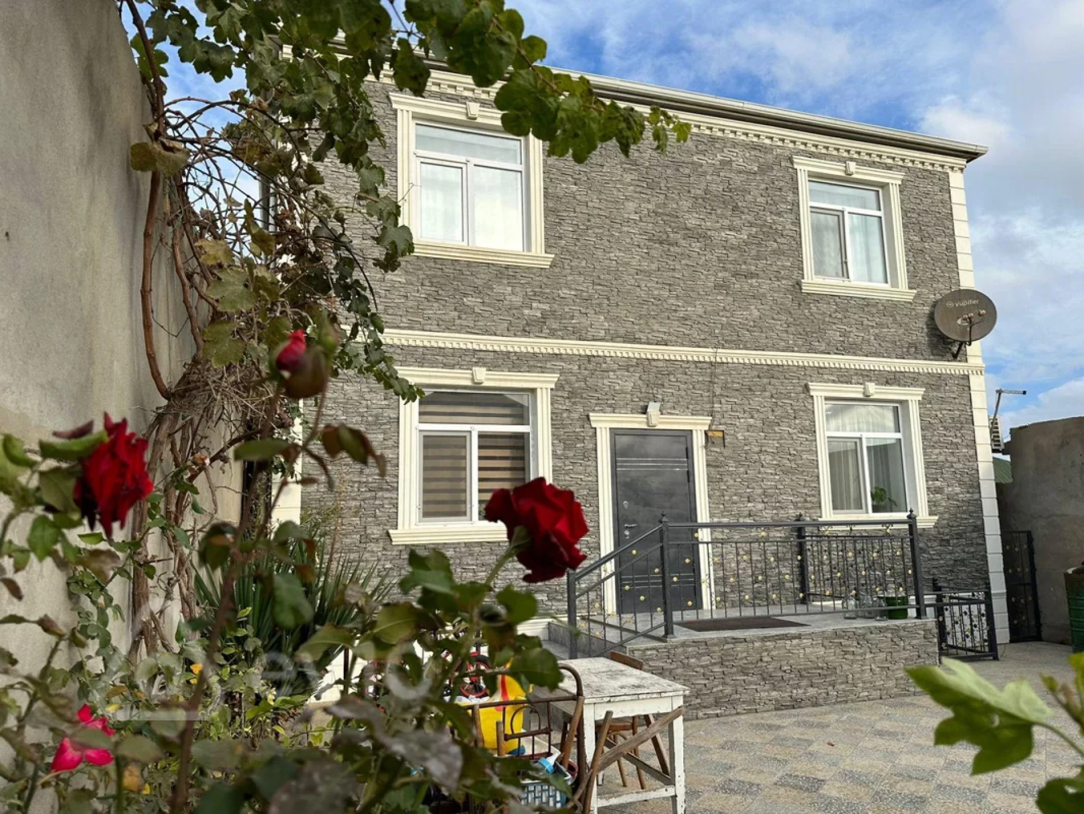 Satılır 6 otaqlı həyət evi 252 m²