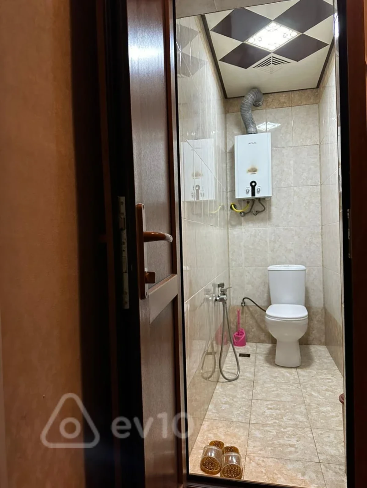 Satılır 6 otaqlı həyət evi 252 m²