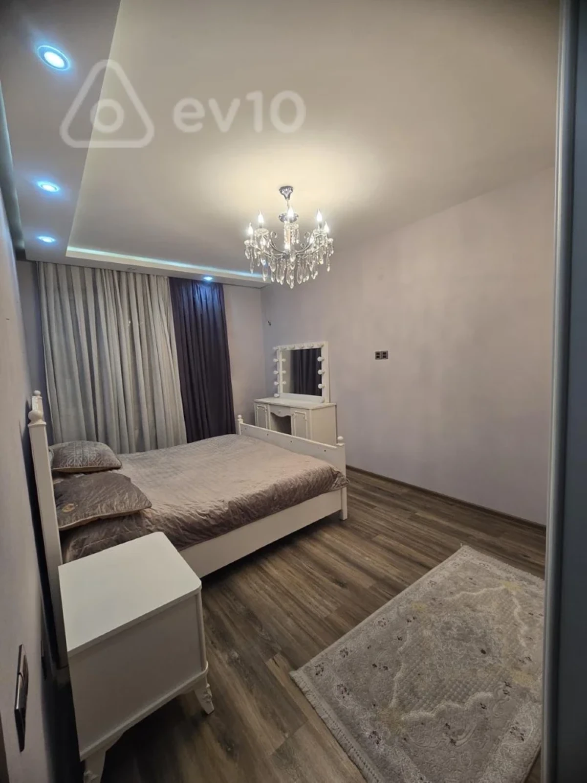 Kirayə verilir 3 otaqlı köhnə tikili 70 m²