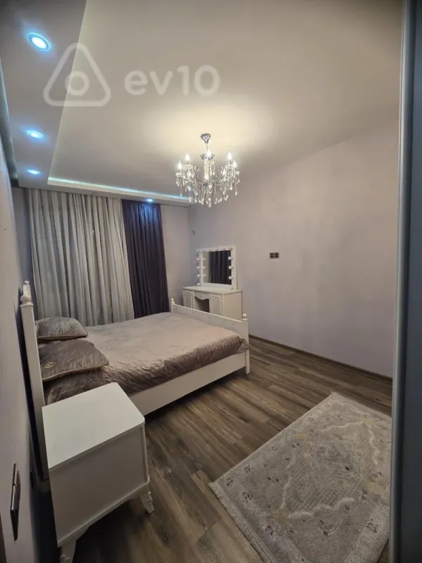 Kirayə verilir 3 otaqlı köhnə tikili 70 m²
