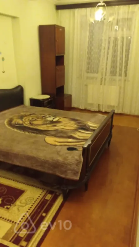 Kirayə verilir 2 otaqlı köhnə tikili 50 m²