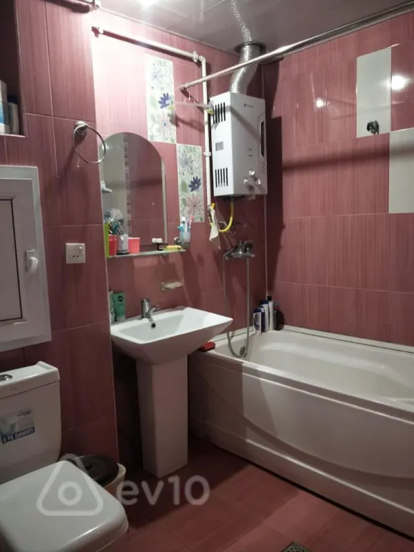 Kirayə verilir 2 otaqlı köhnə tikili 50 m²