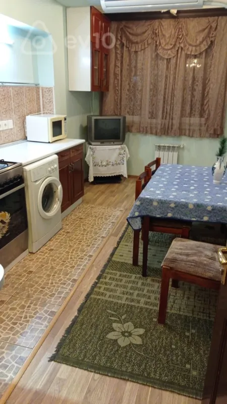 Kirayə verilir 2 otaqlı köhnə tikili 50 m²