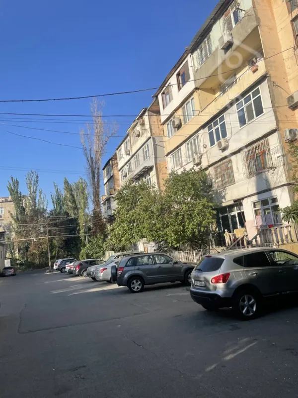 Satılır 4 otaqlı köhnə tikili 110 m²
