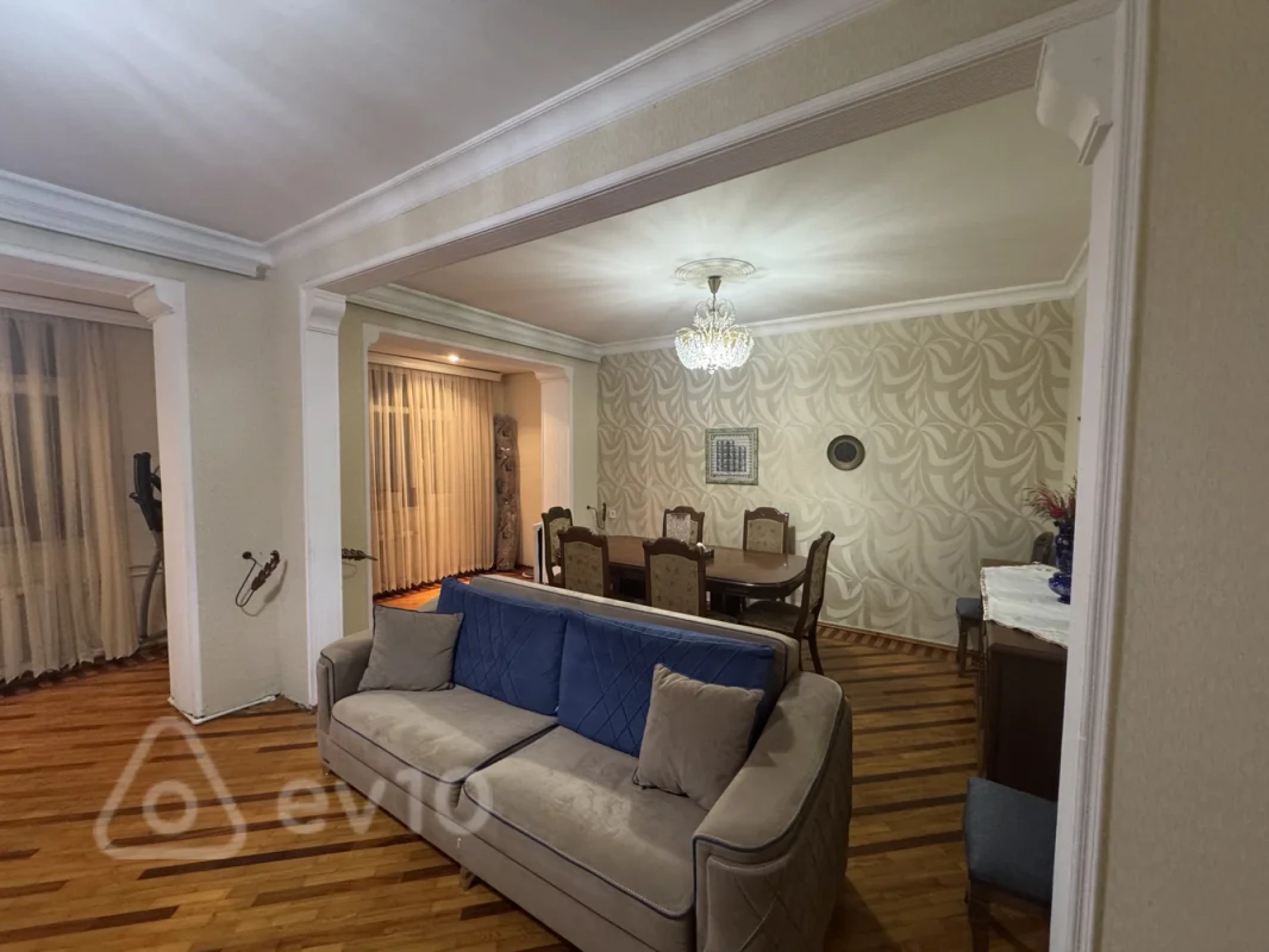 Satılır 4 otaqlı köhnə tikili 110 m²