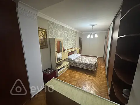 Satılır 4 otaqlı köhnə tikili 110 m²