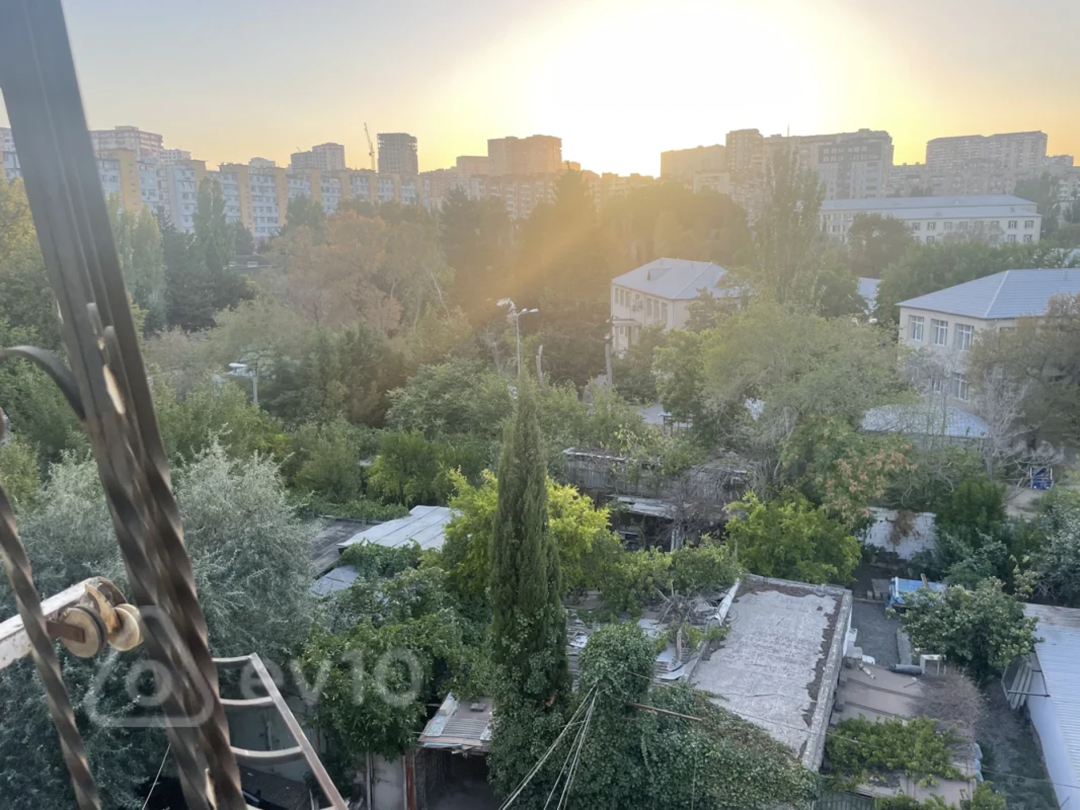 Satılır 4 otaqlı köhnə tikili 110 m²