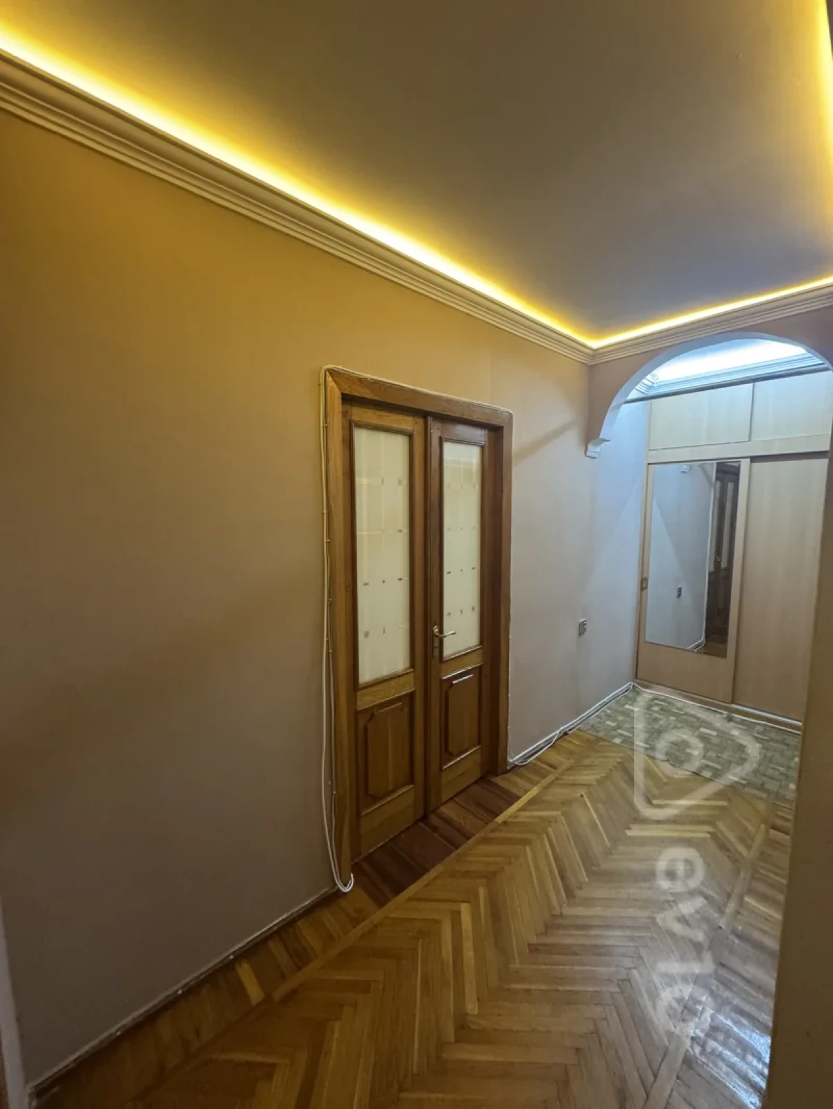 Satılır 4 otaqlı köhnə tikili 110 m²