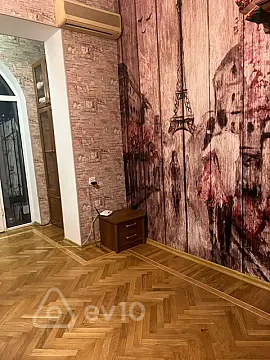 Kirayə verilir 2 otaqlı köhnə tikili 85 m²