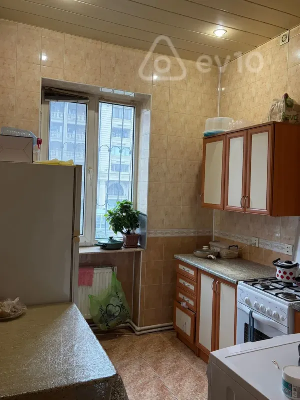 Kirayə verilir 2 otaqlı köhnə tikili 85 m²