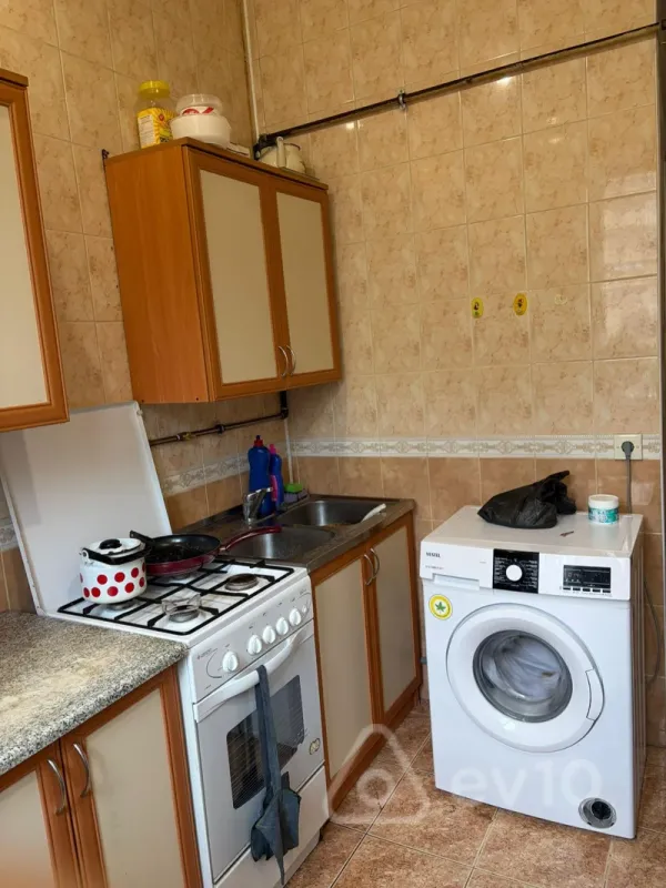 Kirayə verilir 2 otaqlı köhnə tikili 85 m²