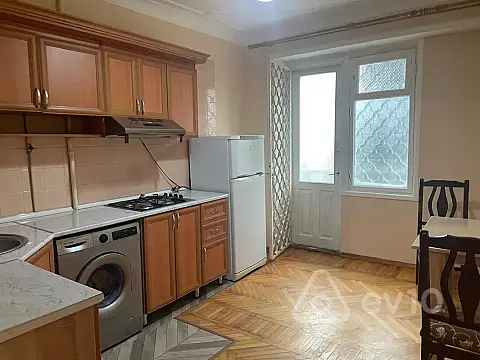 Kirayə verilir 2 otaqlı köhnə tikili 65 m²
