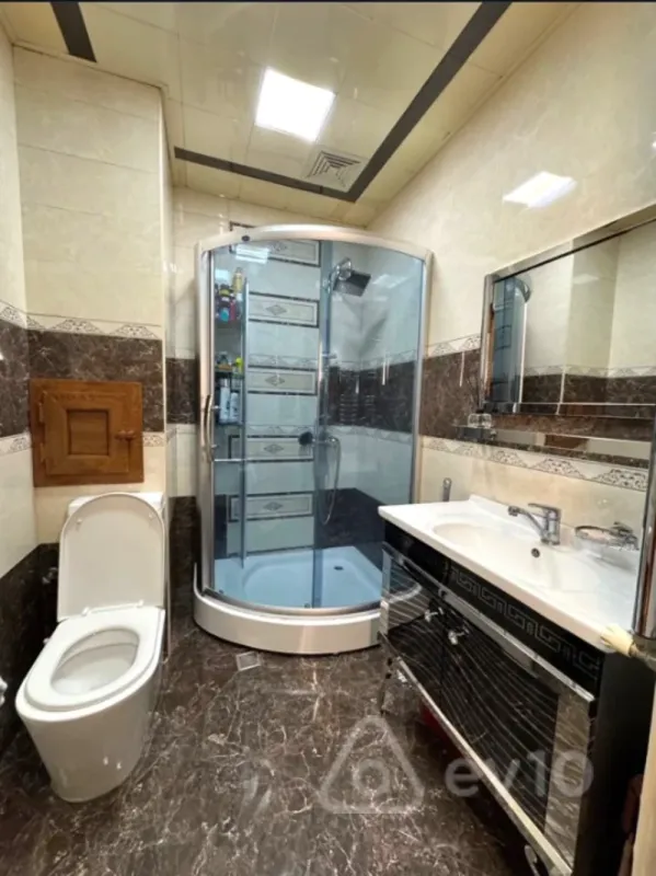 Satılır 4 otaqlı köhnə tikili 110 m²