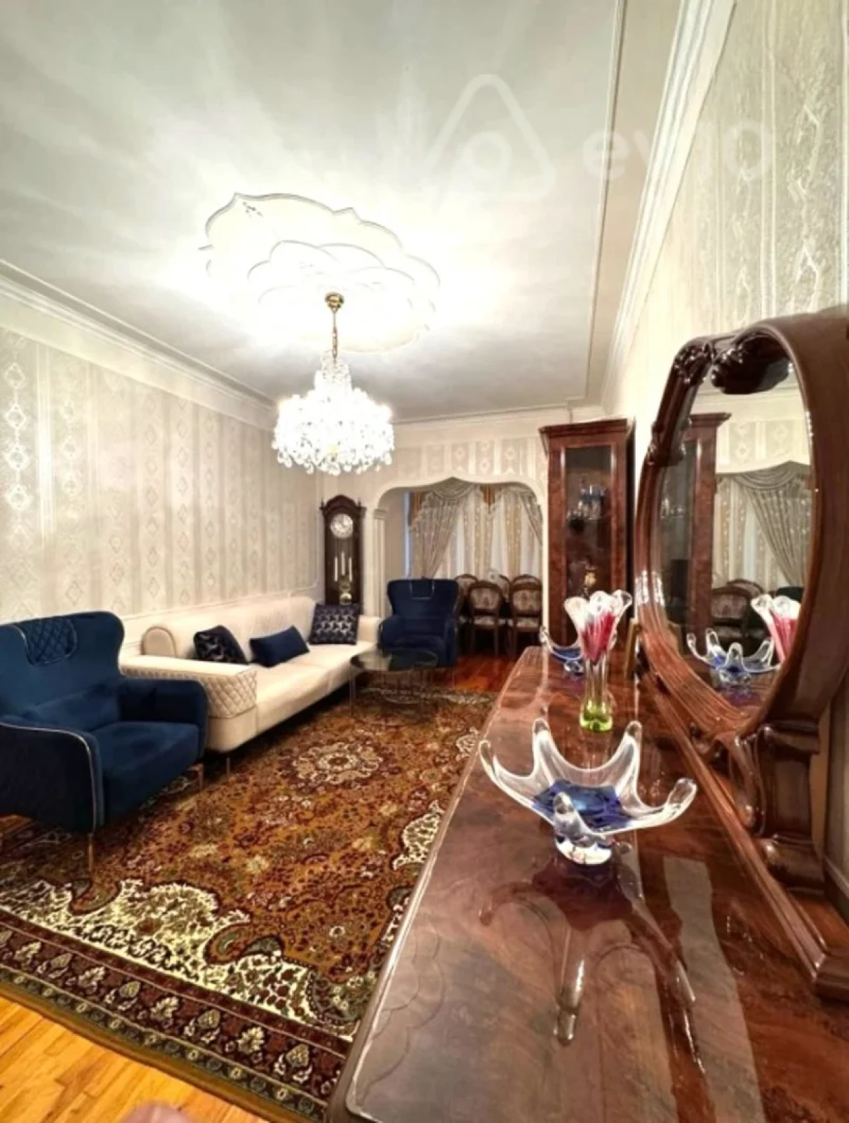 Satılır 4 otaqlı köhnə tikili 110 m²