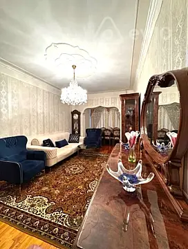 Satılır 4 otaqlı köhnə tikili 110 m²