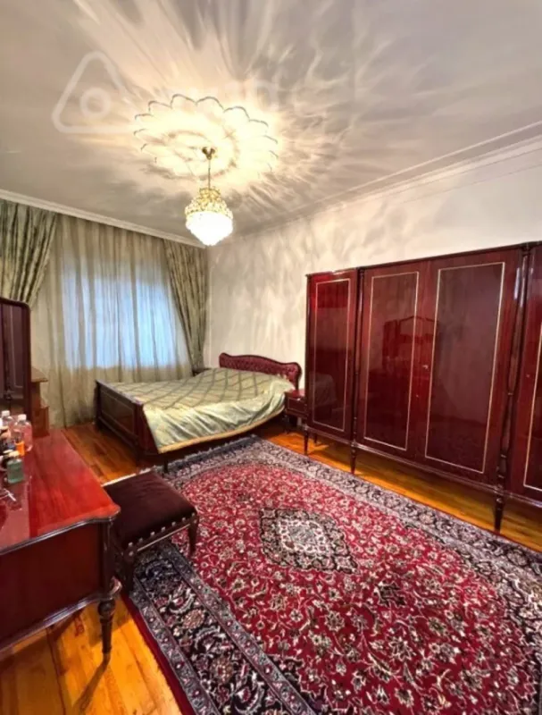Satılır 4 otaqlı köhnə tikili 110 m²