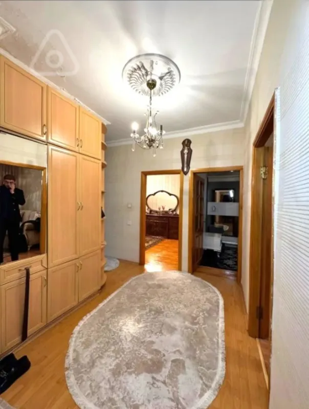Satılır 4 otaqlı köhnə tikili 110 m²
