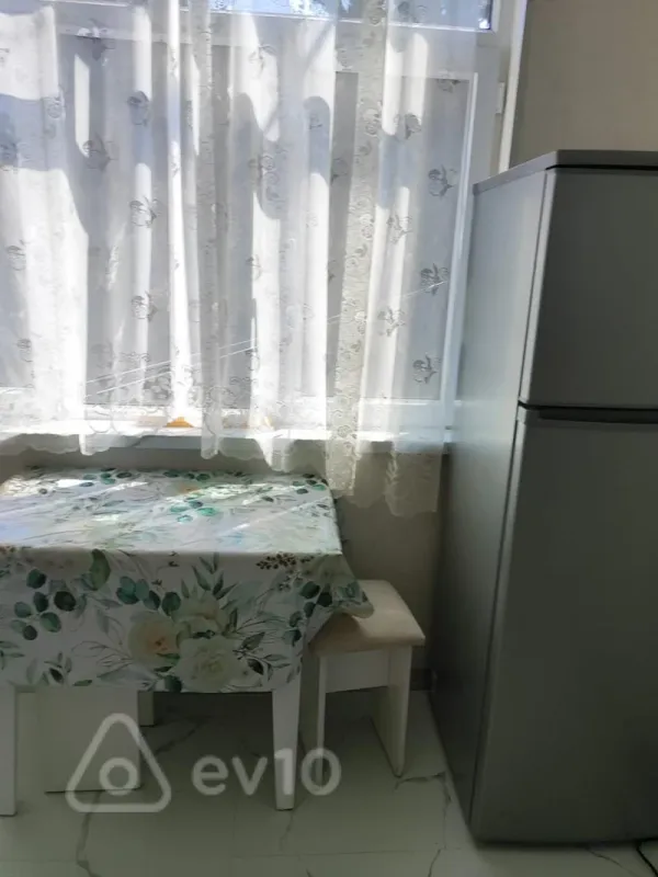 Kirayə verilir 2 otaqlı köhnə tikili 60 m²