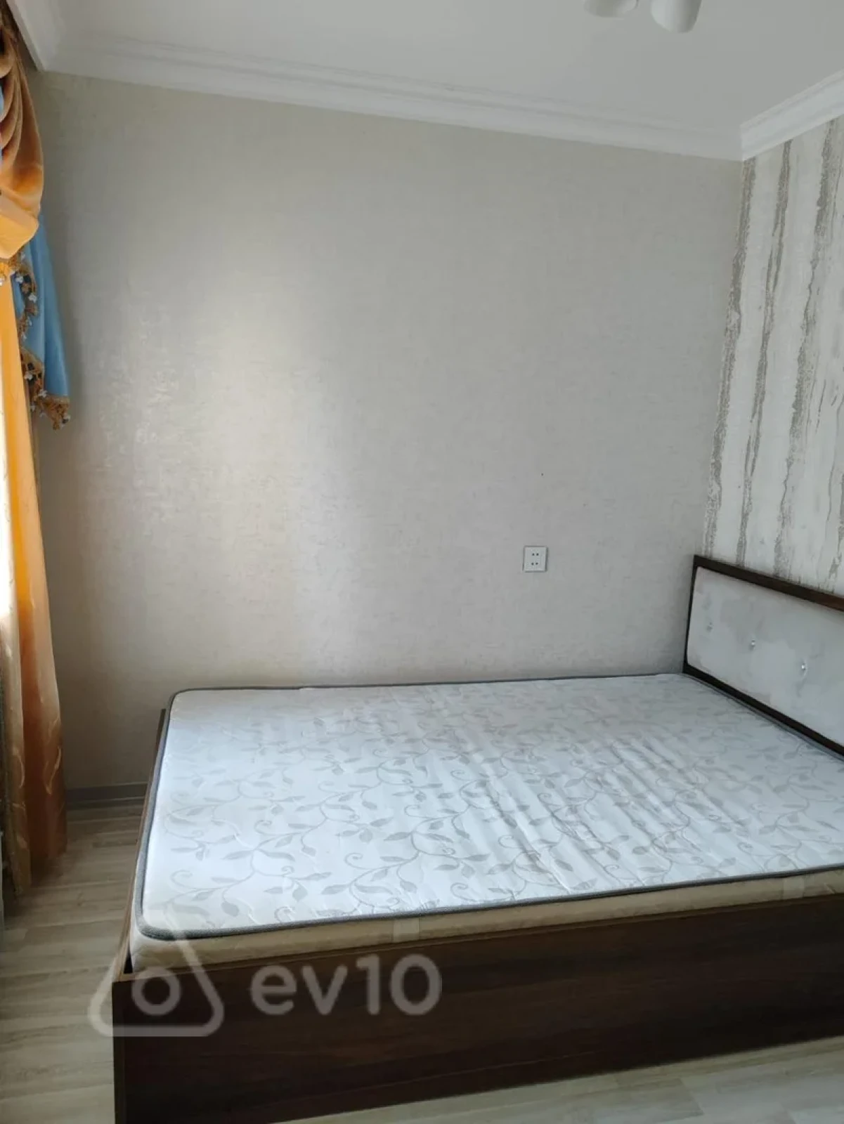 Kirayə verilir 2 otaqlı köhnə tikili 60 m²