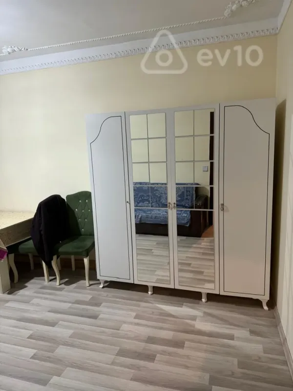 Kirayə verilir 3 otaqlı köhnə tikili 70 m²