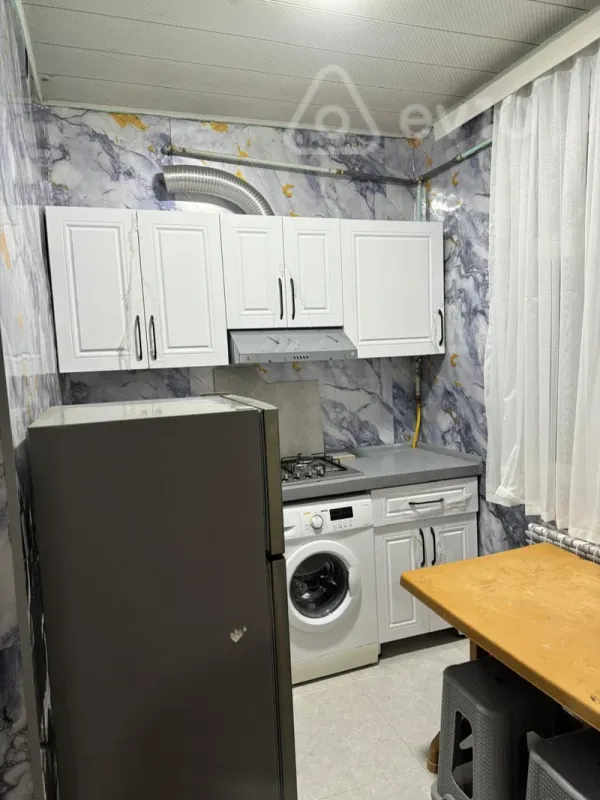 Kirayə verilir 3 otaqlı köhnə tikili 70 m²