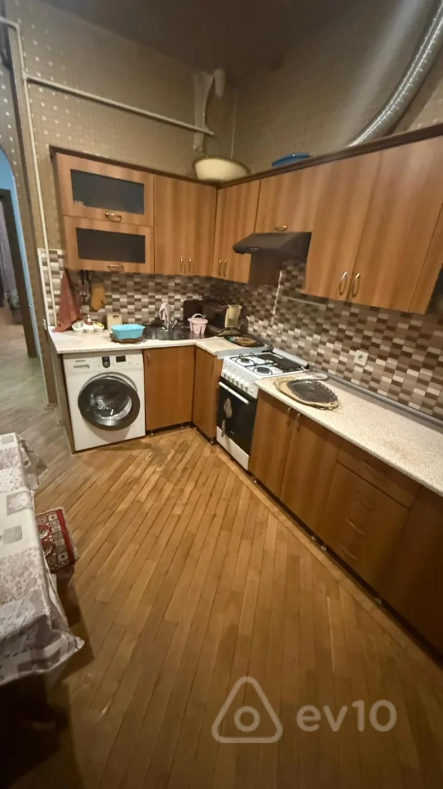 Kirayə verilir 2 otaqlı köhnə tikili 65 m²