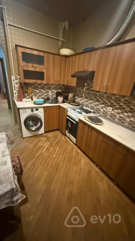 Kirayə verilir 2 otaqlı köhnə tikili 65 m²