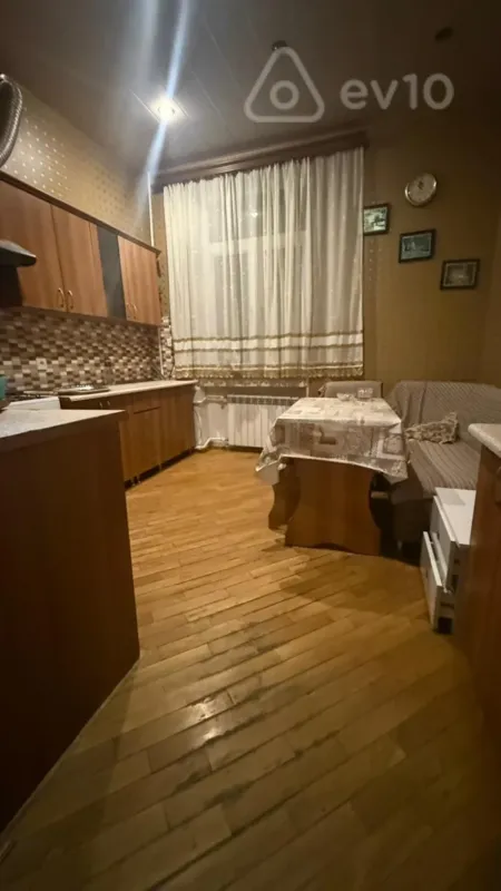 Kirayə verilir 2 otaqlı köhnə tikili 65 m²