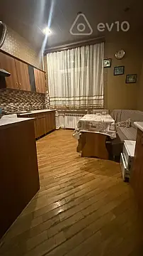 Kirayə verilir 2 otaqlı köhnə tikili 65 m²