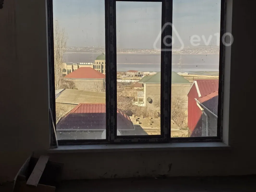 Satılır 5 otaqlı həyət evi 300 m²