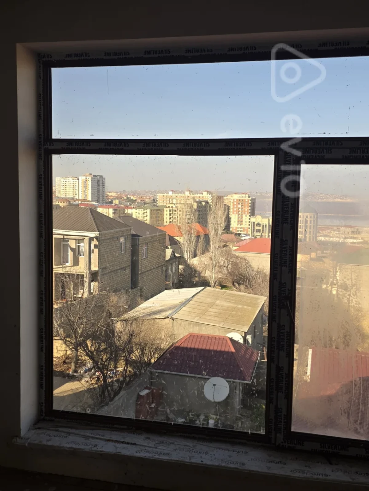 Satılır 5 otaqlı həyət evi 300 m²