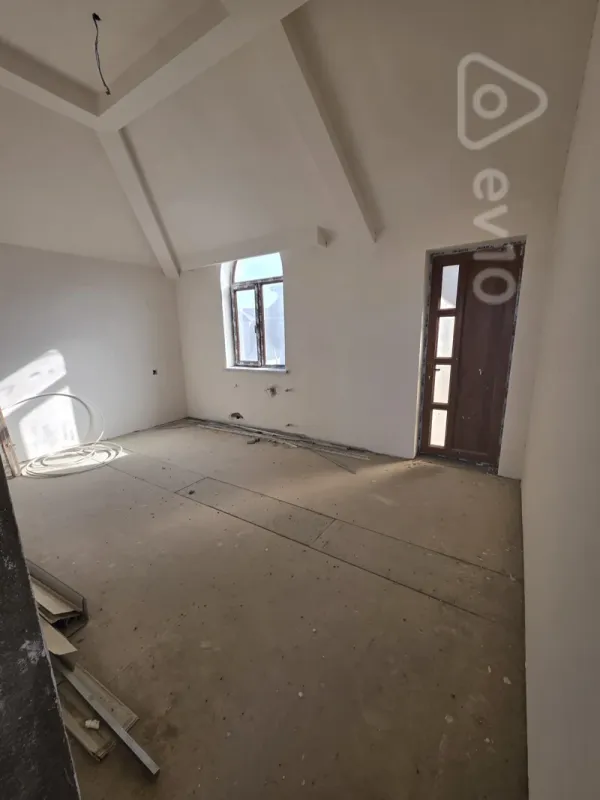 Satılır 5 otaqlı həyət evi 300 m²