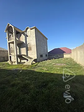 Satılır 5 otaqlı həyət evi 300 m²