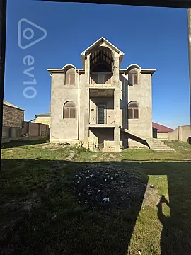 Satılır 5 otaqlı həyət evi 300 m²