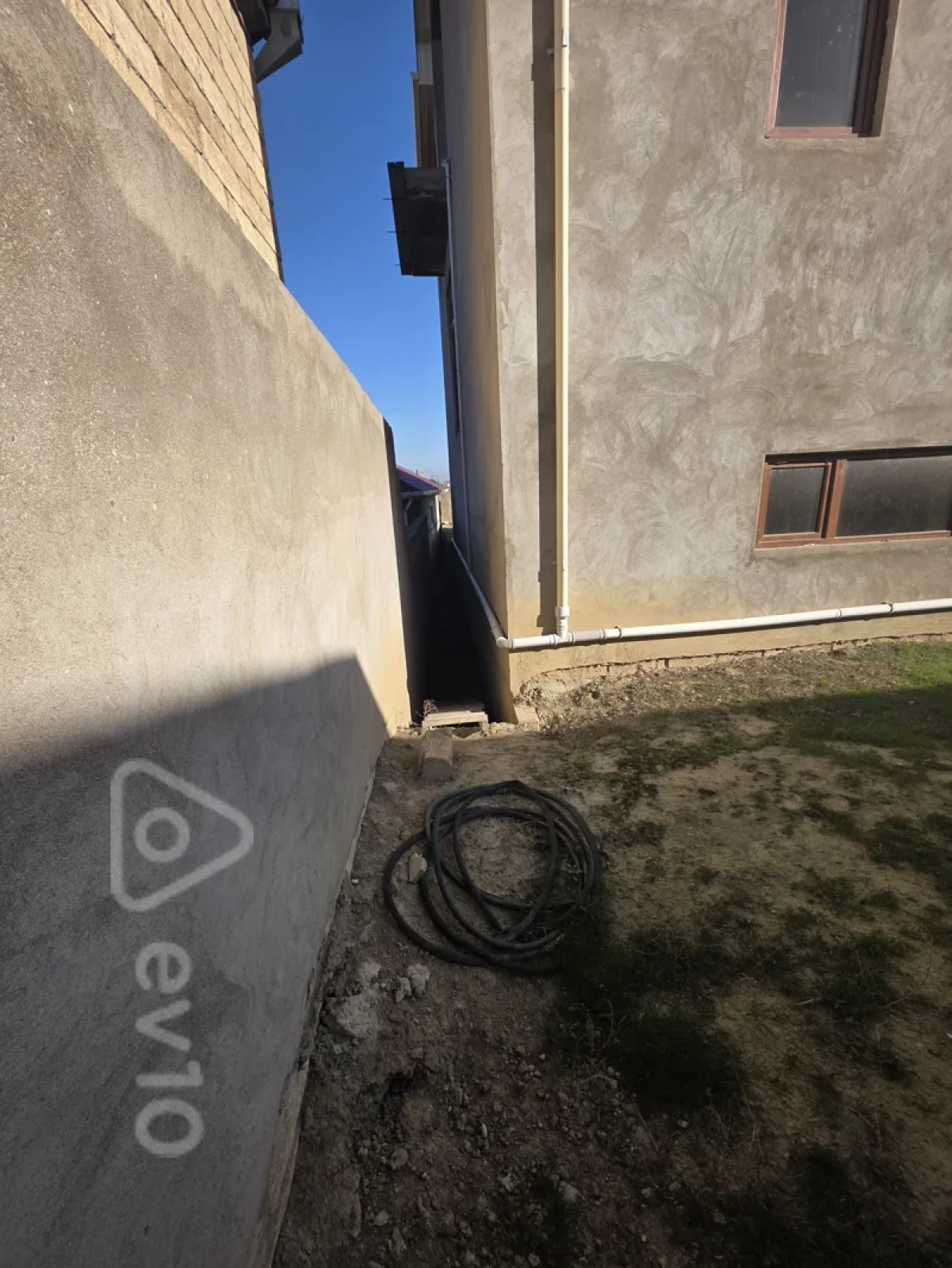 Satılır 5 otaqlı həyət evi 300 m²