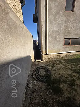 Satılır 5 otaqlı həyət evi 300 m²