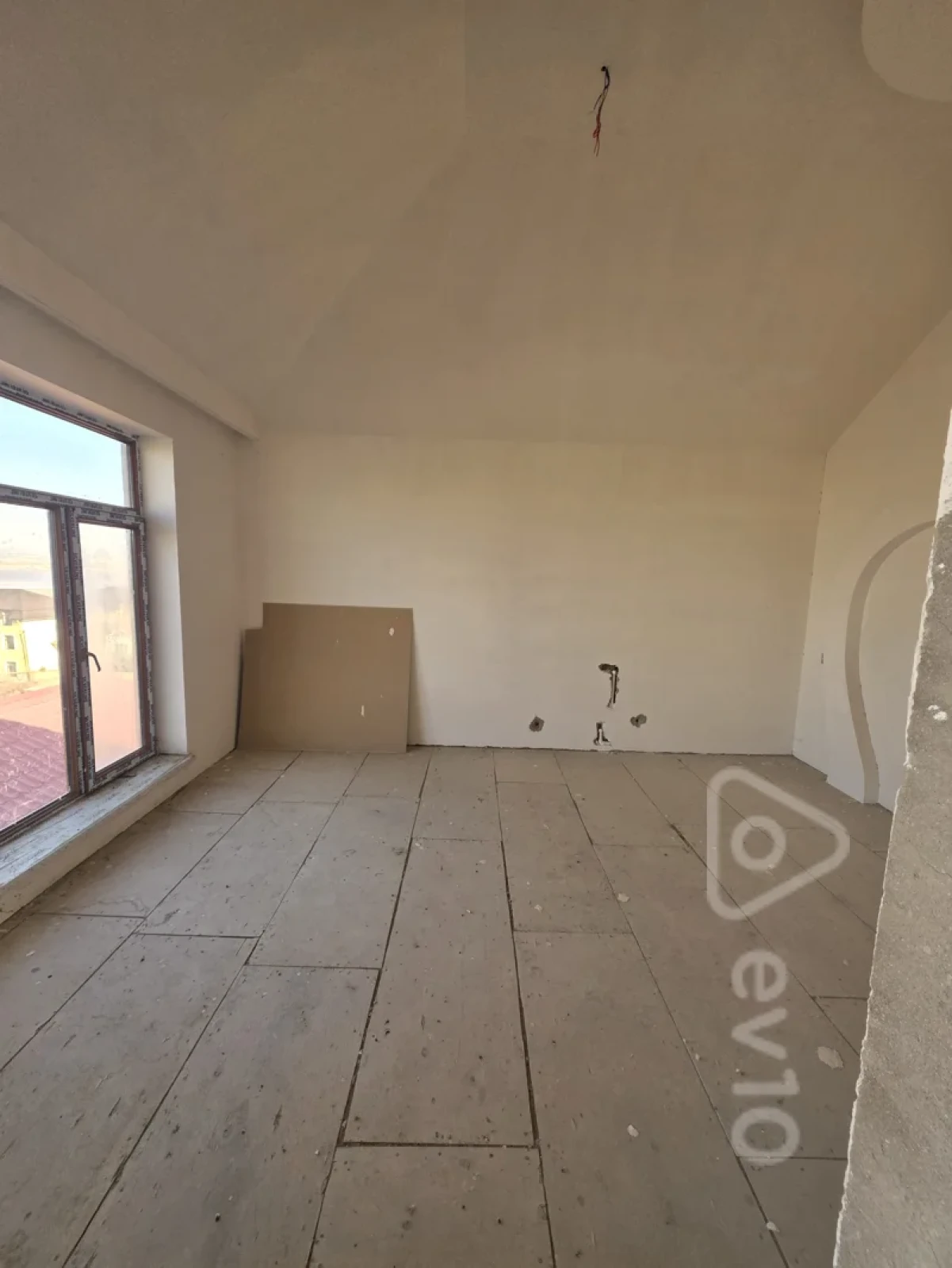 Satılır 5 otaqlı həyət evi 300 m²