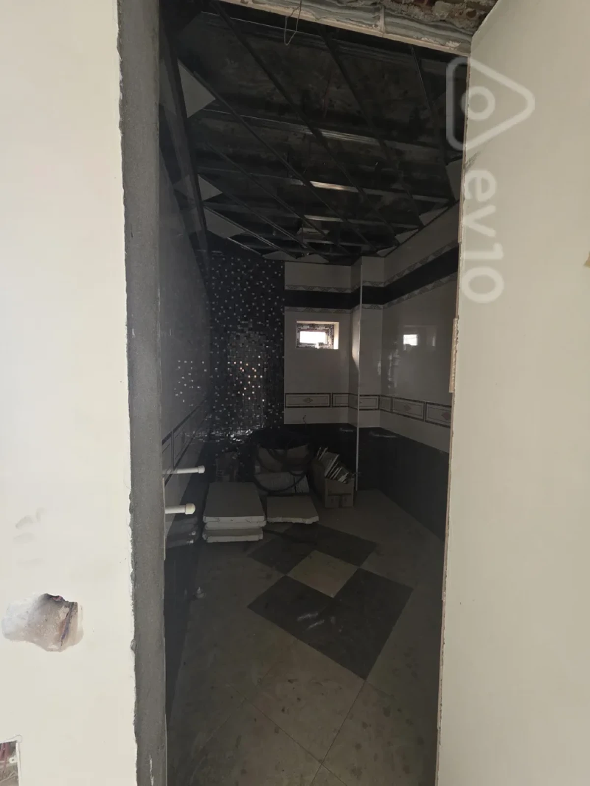 Satılır 5 otaqlı həyət evi 300 m²