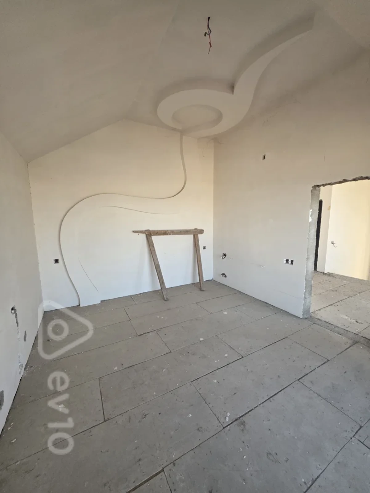 Satılır 5 otaqlı həyət evi 300 m²