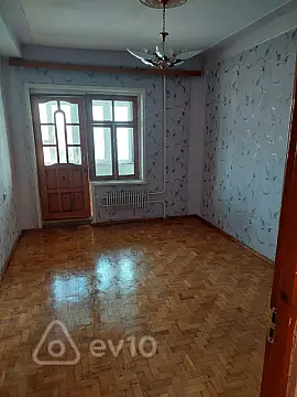 Satılır 4 otaqlı köhnə tikili 100 m² — Bakı, Nizami 4 otaq 100.00 m²