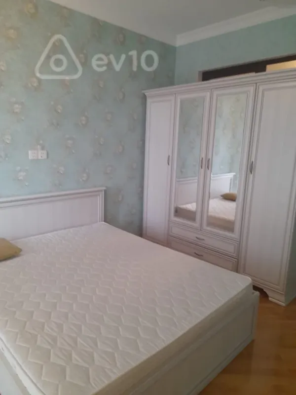 Kirayə verilir 3 otaqlı yeni tikili 110 m²