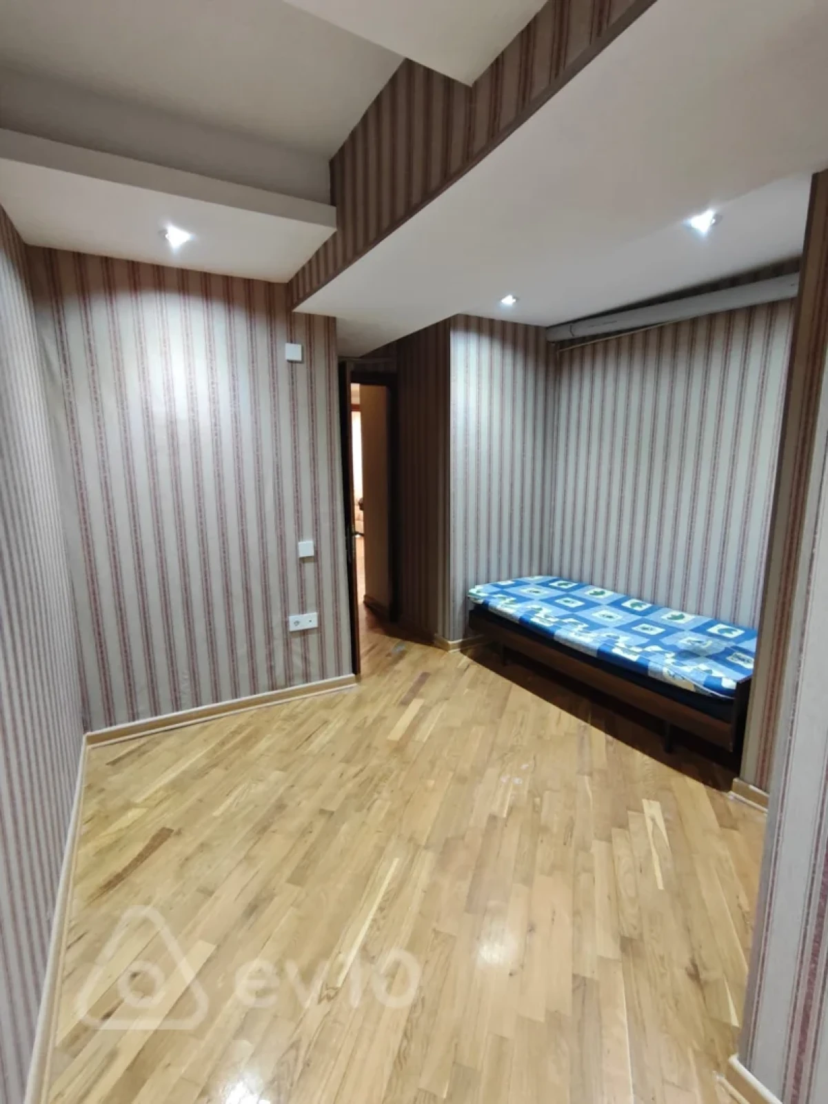 Kirayə verilir 3 otaqlı köhnə tikili 95 m²