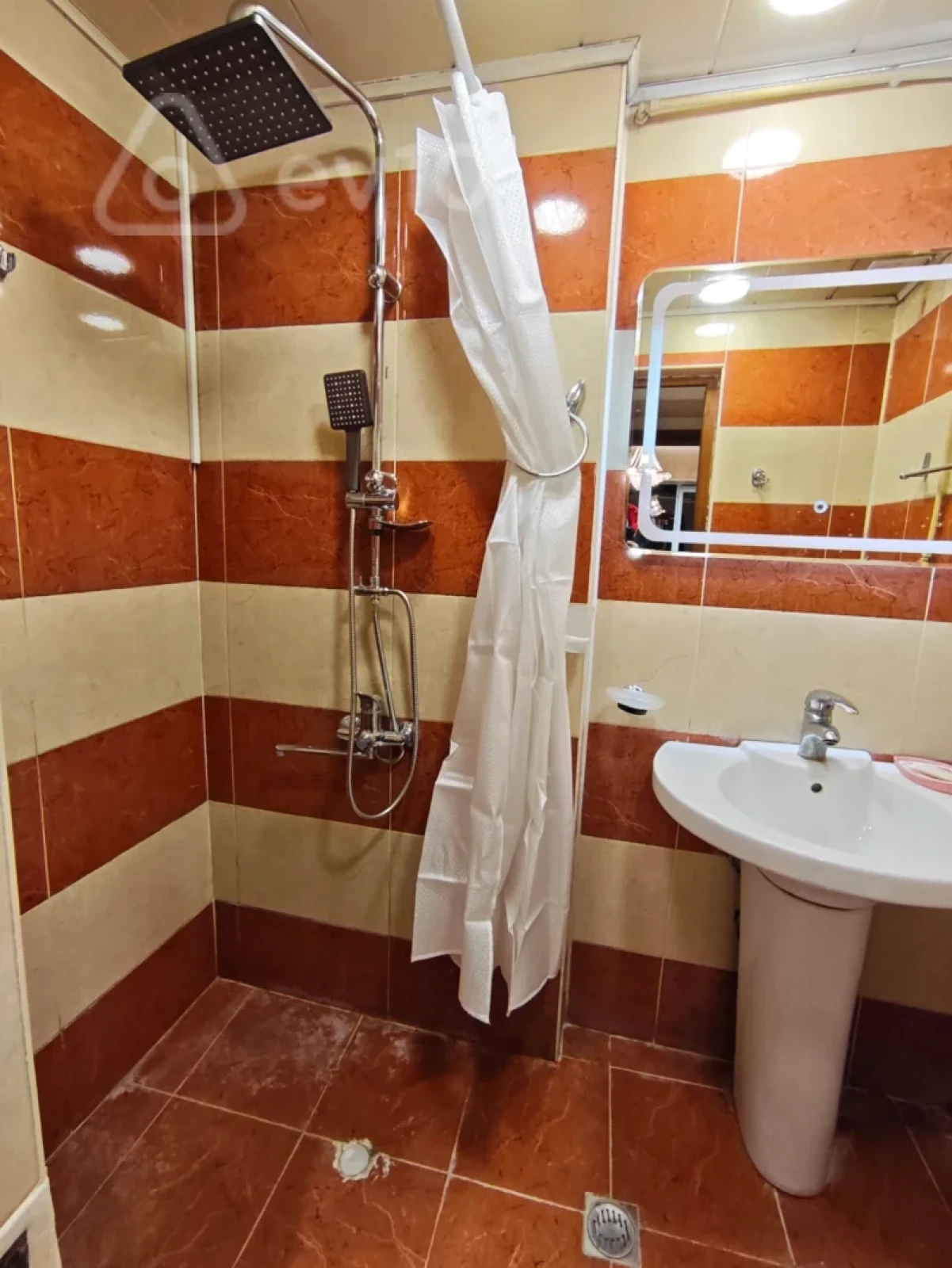 Kirayə verilir 3 otaqlı köhnə tikili 95 m²