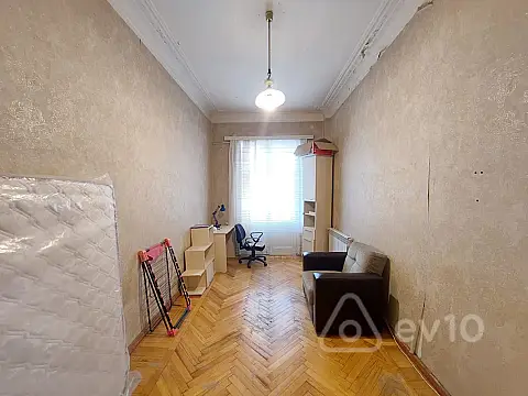 Satılır 2 otaqlı köhnə tikili 65 m²