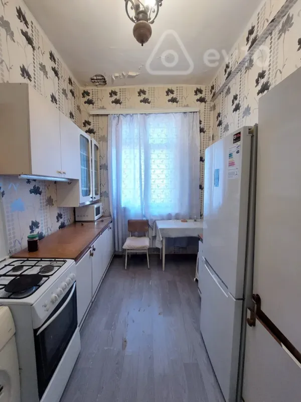 Satılır 2 otaqlı köhnə tikili 65 m²